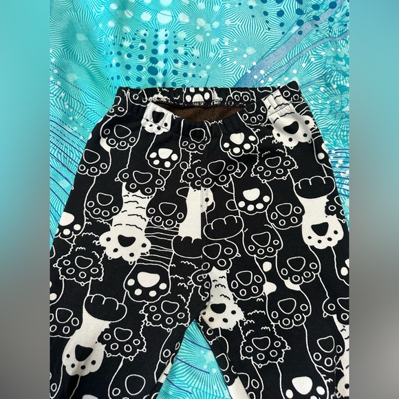 Youth Fleece Lined Cat Paw Leggings - Picture 4 of 4